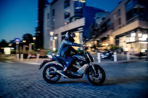 Vmoto elektrische scooters & brommers officiële website